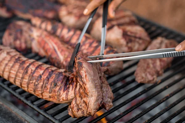 Grelhe Carne Churrasco Com Chamas Carvão — Fotografia de Stock