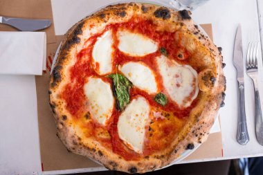 Margarita İtalyan pizza mozzarella peyniri ile