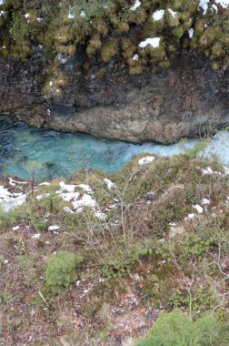 dağ nehirleri ve şelaleler