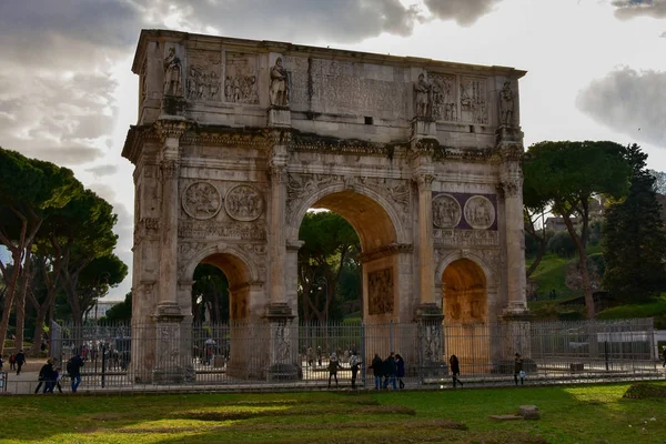 El Arco del Triunfo de Constantino en el Cerro Palatino —  Fotos de Stock