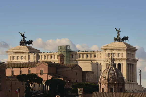 Pohled na Vittorianův památník na benátském náměstí zezadu — Stock fotografie