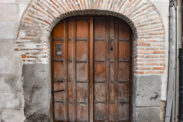 Ongebruikelijke en oude deuren in Segovia Spanje — Stockfoto