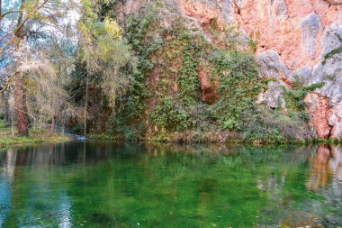 Güzel bahçeler göl göletleri La Royal Site 'ın kanalları 