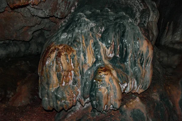 Jeskynní skály stalaktity stalagmity hory Španělska — Stock fotografie