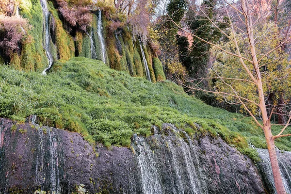 İspanya dağlarında güzel ve alışılmadık şelaleler — Stok fotoğraf