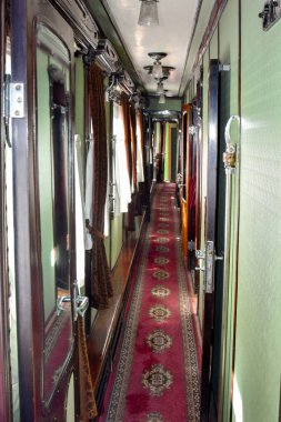 Lüks bir devlet aracının antika bir iç mekanı. 20. yüzyılın başlangıcı.