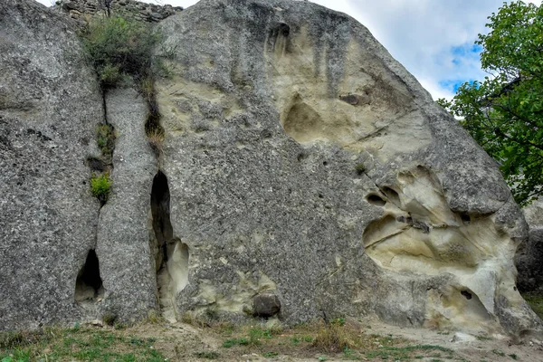 Turistas Uma Excursão Nas Cavernas Antigas Antiga Cidade Caverna Uplistsikhe — Fotografia de Stock