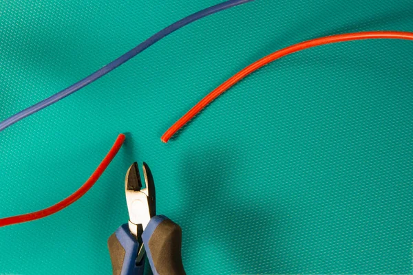 Cutting Red Blue Wire Wire Cutters Safety Precautions Bomb Neutralization — Stock Photo, Image