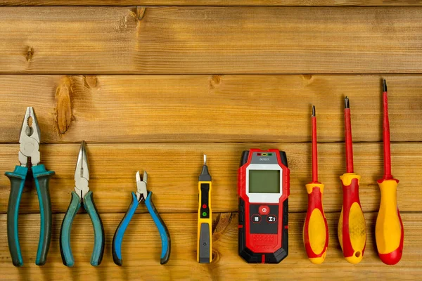 Elektricien Gereedschap Houten Ondergrond Met Kopieerruimte Bovenaanzicht Vlakke Plaat — Stockfoto