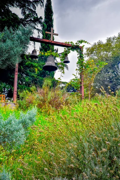 Gürcistan Tiflis Kentindeki Metekhi Kilisesi Nde Çanlar — Stok fotoğraf