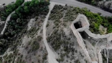 Mtskheta 'daki Bebery kalesinin enkazının insansız hava aracı görüntüleri. Georgia