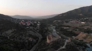Mtskheta 'daki Bebery kalesinin enkazının insansız hava aracı görüntüleri. Georgia