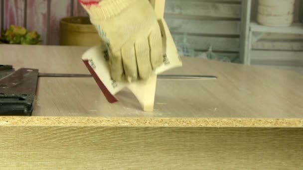 Procesamiento Lijado Una Superficie Madera Con Papel Lija — Vídeo de stock