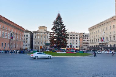 Roma, İtalya - 3 Ocak 2019: Venedik Meydanı Campidoglio tepesinde yer almaktadır