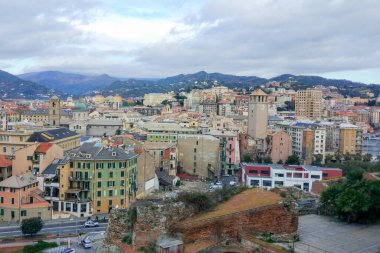 Savona, İtalya - 5 Ocak 2019. Liguria, Savona 'daki Priamar Kalesi' nden şehrin panoramik manzarası