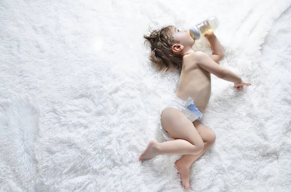 Baby drinking from a bottle — Stock Photo, Image