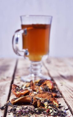 Çeşitli baharat, çay ve kuru meyva