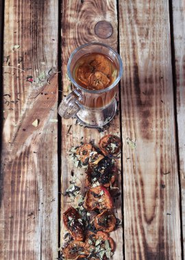 Çeşitli baharat, çay ve kuru meyva