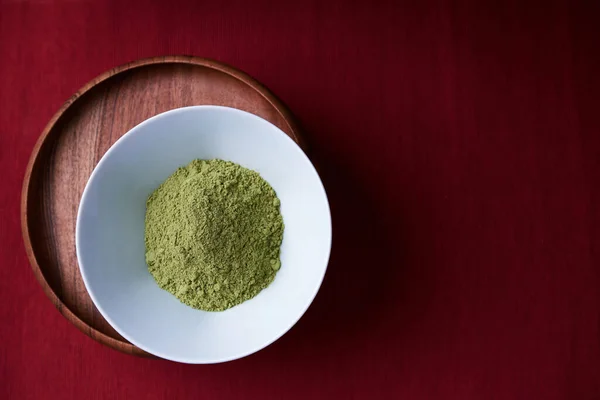 Sidr (Zizyphus jujuba) temel olarak saç bakımı ve kakasız ve katı şampuanların karışımı için ayurvedik tozu olarak kullanılabilir..