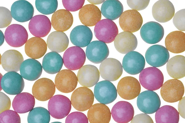 Pastel yeşili, turuncu, pembe ve sarı şeker kaplı çikolata şekeri.
