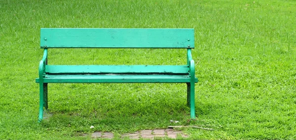 Bench in the park on daytime — Stock Photo, Image