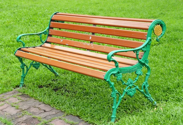 Bench in the park on daytime — Stock Photo, Image