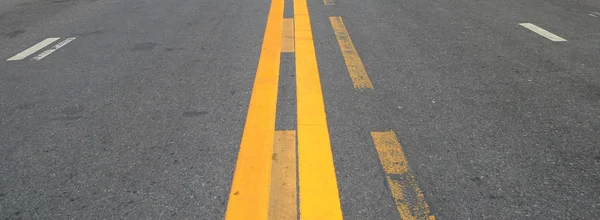 Yellow line on the road — Stock Photo, Image