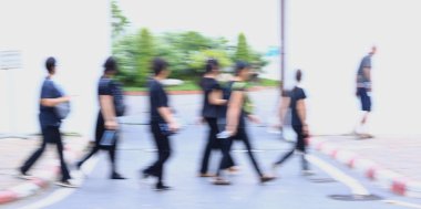 Soyut bulanık insan Bangkok sokakta yürüme