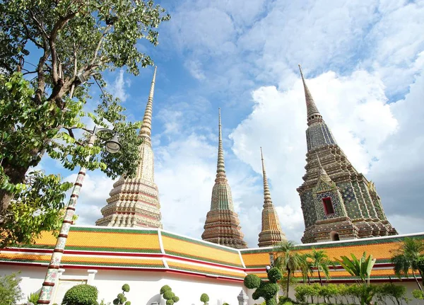 Bangkok-Thailand: Oude pagode of Chedi Thaise architectuur aan de openbare tempel Wat Pho op 22 oktober 2016 — Stockfoto