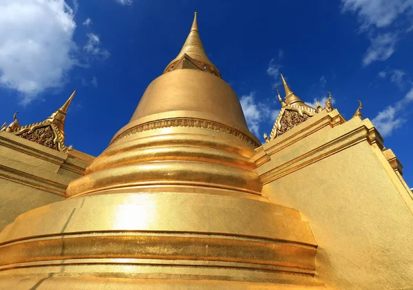 Bangkok, Thajsko -Oct 23: neznámí turisté na Wat Phra Kaew na Říjen 24 2016 v Bangkoku, Thajsko. — Stock fotografie