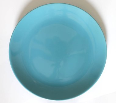 Beyaz arka plan üzerinde çanak