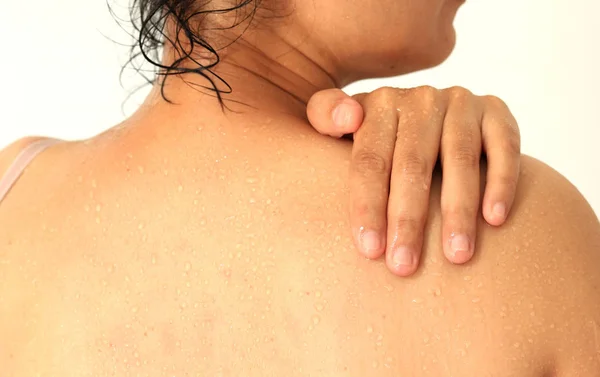 Kadın, egzersiz, sağlık kavramı vücudunda ter