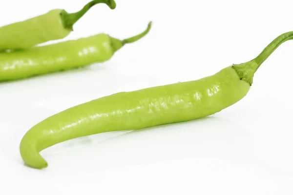 Groene paprika geïsoleerd — Stockfoto