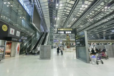 Suvarnabhumi Havaalanı içinde turist hareketi. Suvarnabhumi Havaalanı Bangkok hizmet veren iki Uluslararası Havaalanı biridir