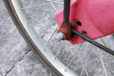 Bisiklet parçaları, araçları ve siyah grunge arka plan ekipman