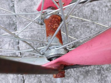 Bisiklet parçaları, araçları ve siyah grunge arka plan ekipman