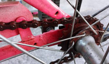 Bisiklet parçaları, araçları ve siyah grunge arka plan ekipman