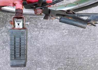 Bisiklet parçaları, araçları ve siyah grunge arka plan ekipman