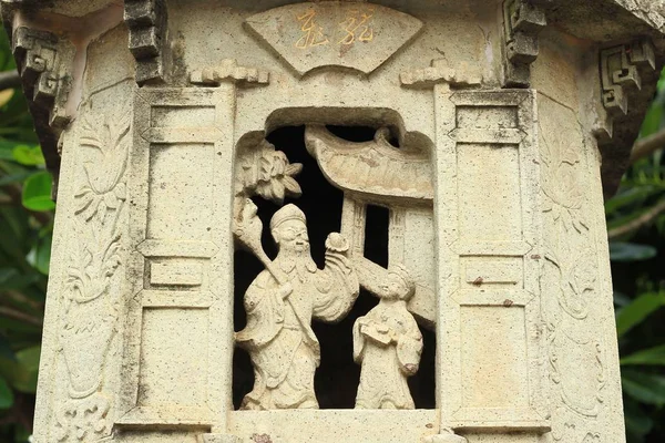 Sculture di pietra con vita di saggi antichi su parete scolpita di tempio di Wat Pho — Foto Stock