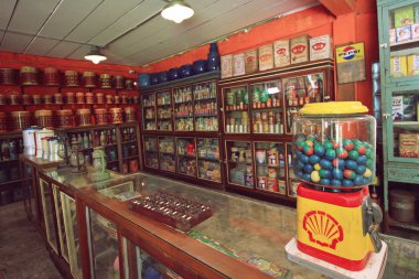 Eski ürün koleksiyonları dekorasyon