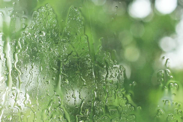 Regendruppels op het raam — Stockfoto