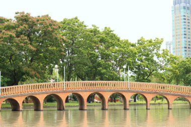 Güzel turuncu çimento köprü Chatuchak genel Park