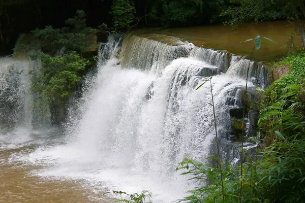 Wodospad sridith w khaoko w Petchabun, Tajlandia — Zdjęcie stockowe