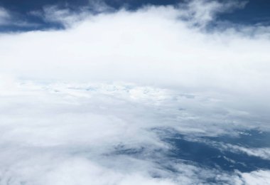 Uçakta bulut ve manzara fotoğrafları