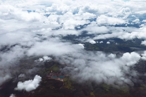 Nube y paisaje fotos en el avión — Foto de Stock