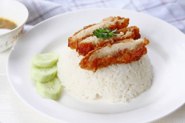 Tay gurme kızarmış tavuk pilav ile