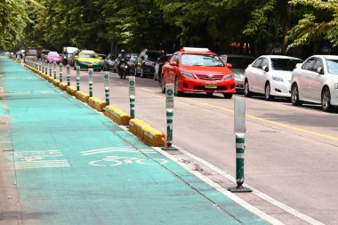 bike lanes near Wachirabenchathat Park clipart