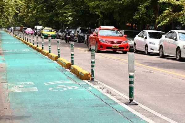 Bike lanes near Wachirabenchathat Park — Stock Photo, Image