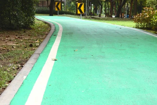 Bike lanes in Wachirabenchathat Park — Stock Photo, Image