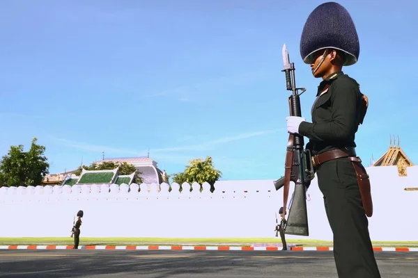 Armée royale thaïlandaise Pour se préparer à assister aux funérailles du roi Bhumibol Adulyadej (roi Rama 9 ) — Photo